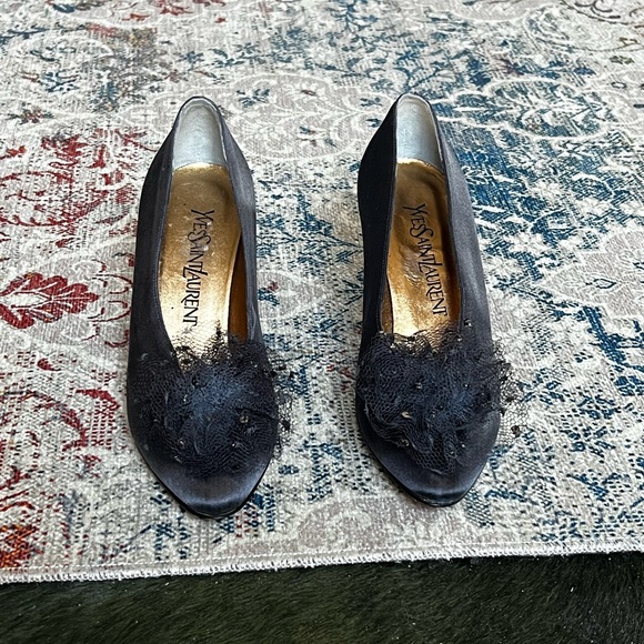 Yves Saint Laurent Vtg. Satin heels - Picture 5 of 12
